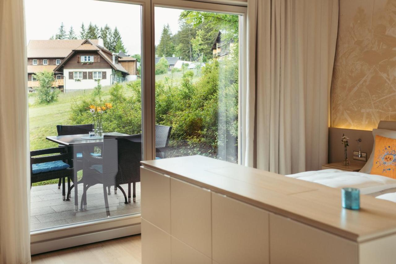 Strandhotel Am Weissensee Bagian luar foto