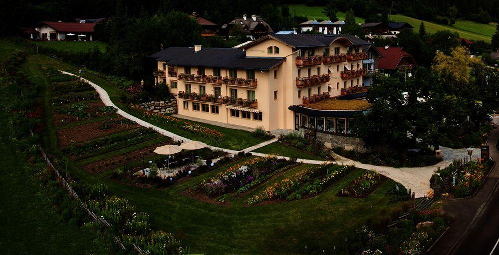 Strandhotel Am Weissensee Bagian luar foto