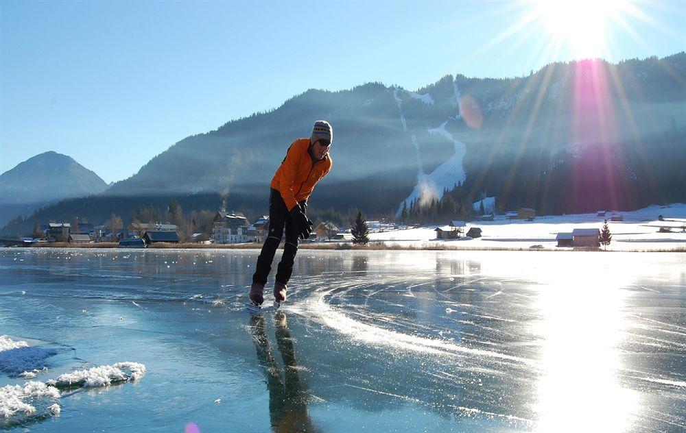 Strandhotel Am Weissensee Bagian luar foto