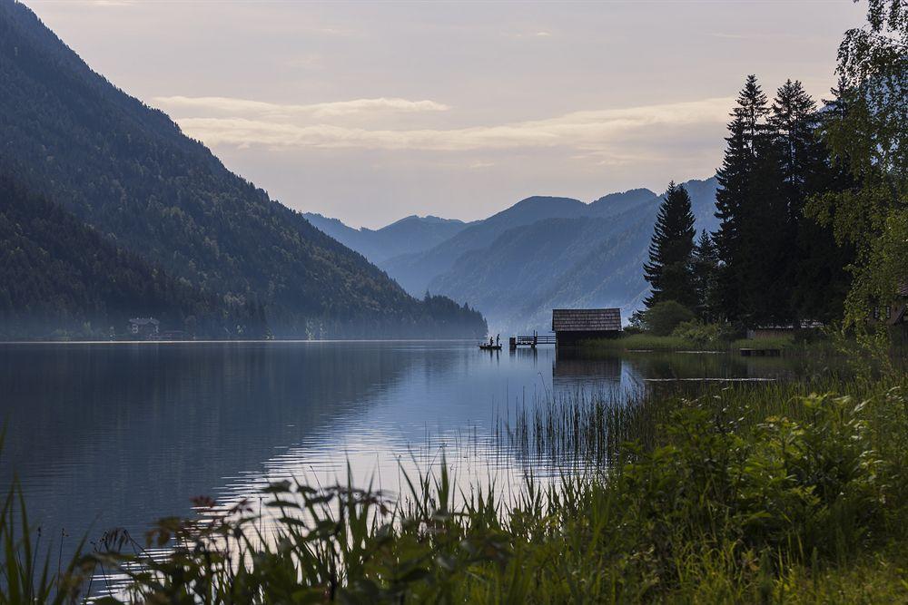 Strandhotel Am Weissensee Bagian luar foto